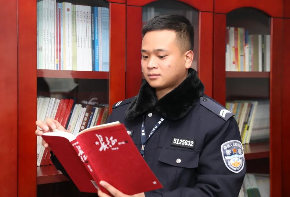 百名民警讲英烈故事永远的丰碑桂干生