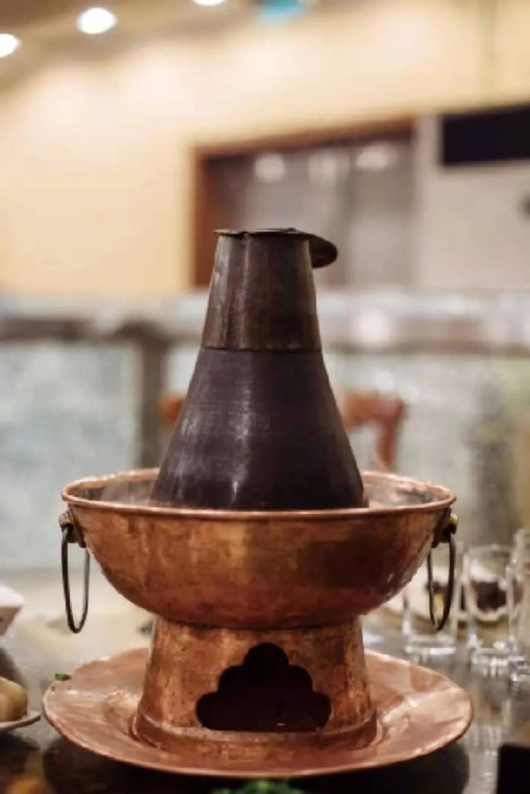 创建于清朝道光年间,在民国初期新添的涮羊肉更是让其名满京城