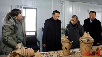 庆阳市政协领导调研南佐遗址考古发掘和保护工作