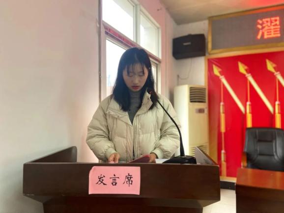 随后,镇宣传委员桂倩代表濯港镇妇女联合会第四届执