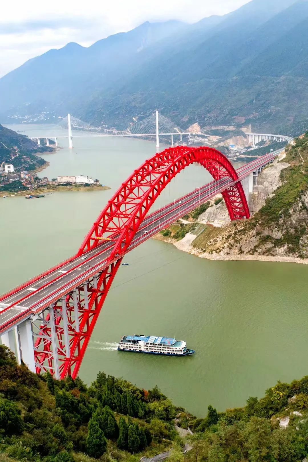 秭归长江大桥,秭归两岸人民只能依靠轮渡过江成为历史