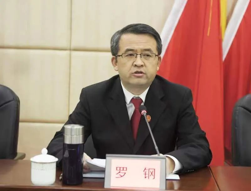 韩斌充分肯定了市法院近年来取得的成绩,并代表市委对罗钢同志到巢湖