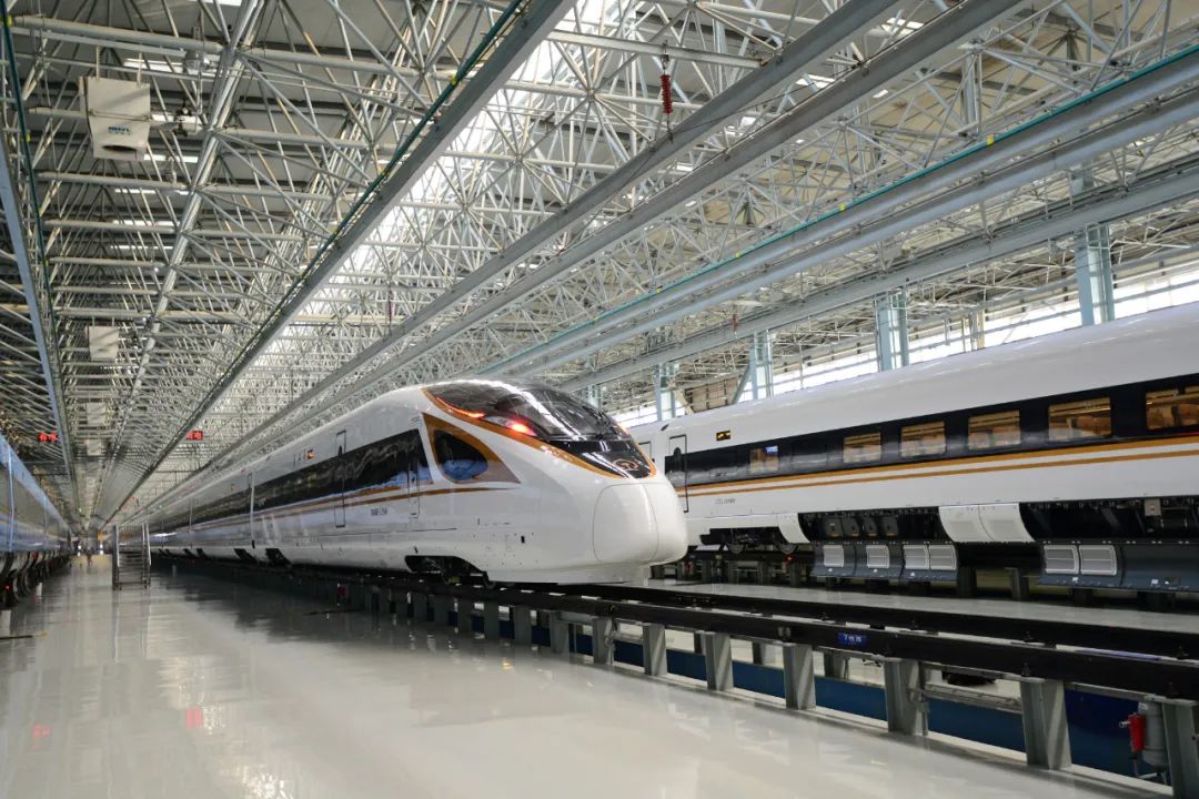 高铁直通长白山脚下中车造高寒动车组驶入长白林海