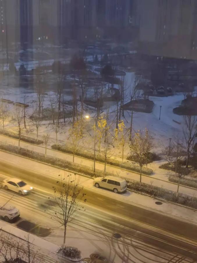 车窗外的雪景图片