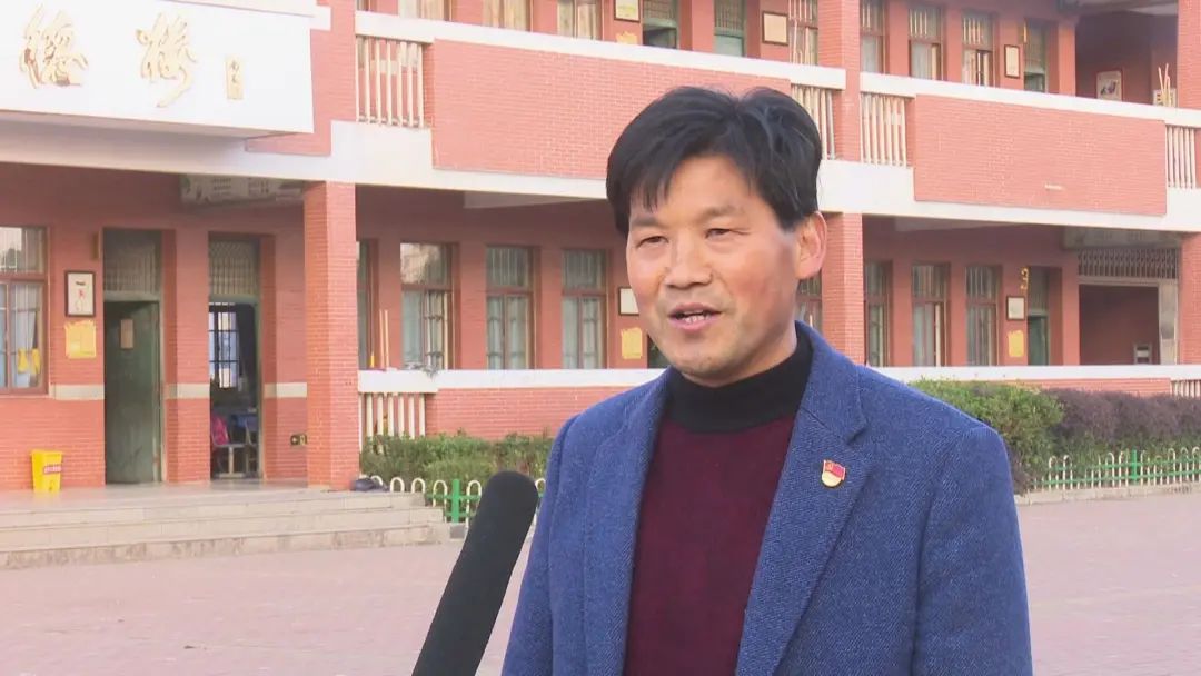 代表委员风采黄桂生扎根乡村三十年立德树人担使命