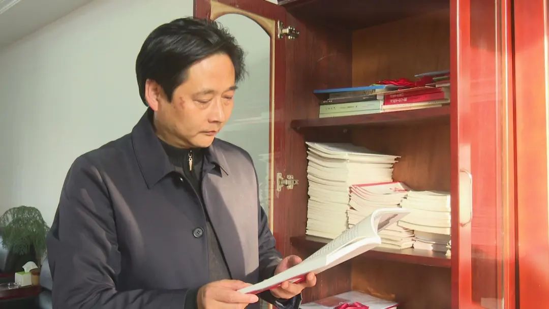 代表委员风采黄桂生扎根乡村三十年立德树人担使命