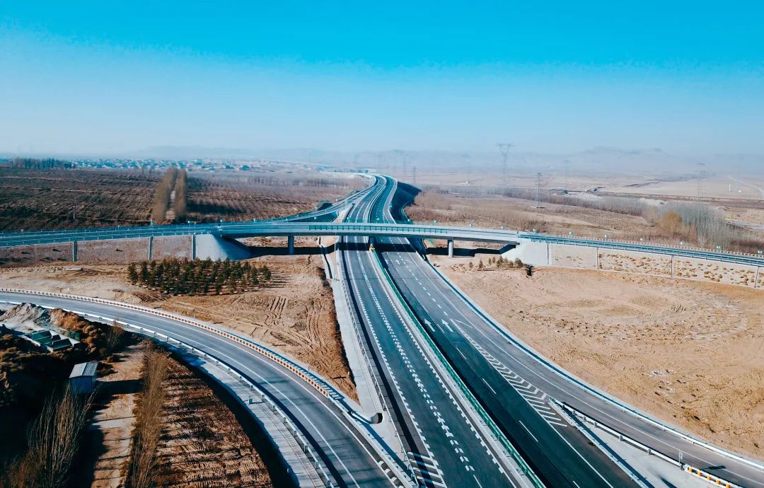 起于宁夏青铜峡市同兴移民村西,接在建乌玛高速公路银川至青铜峡段,止