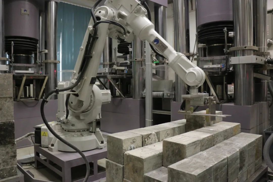 全自动智能混凝土抗压强度测试系统在广州检测中心投入使用
