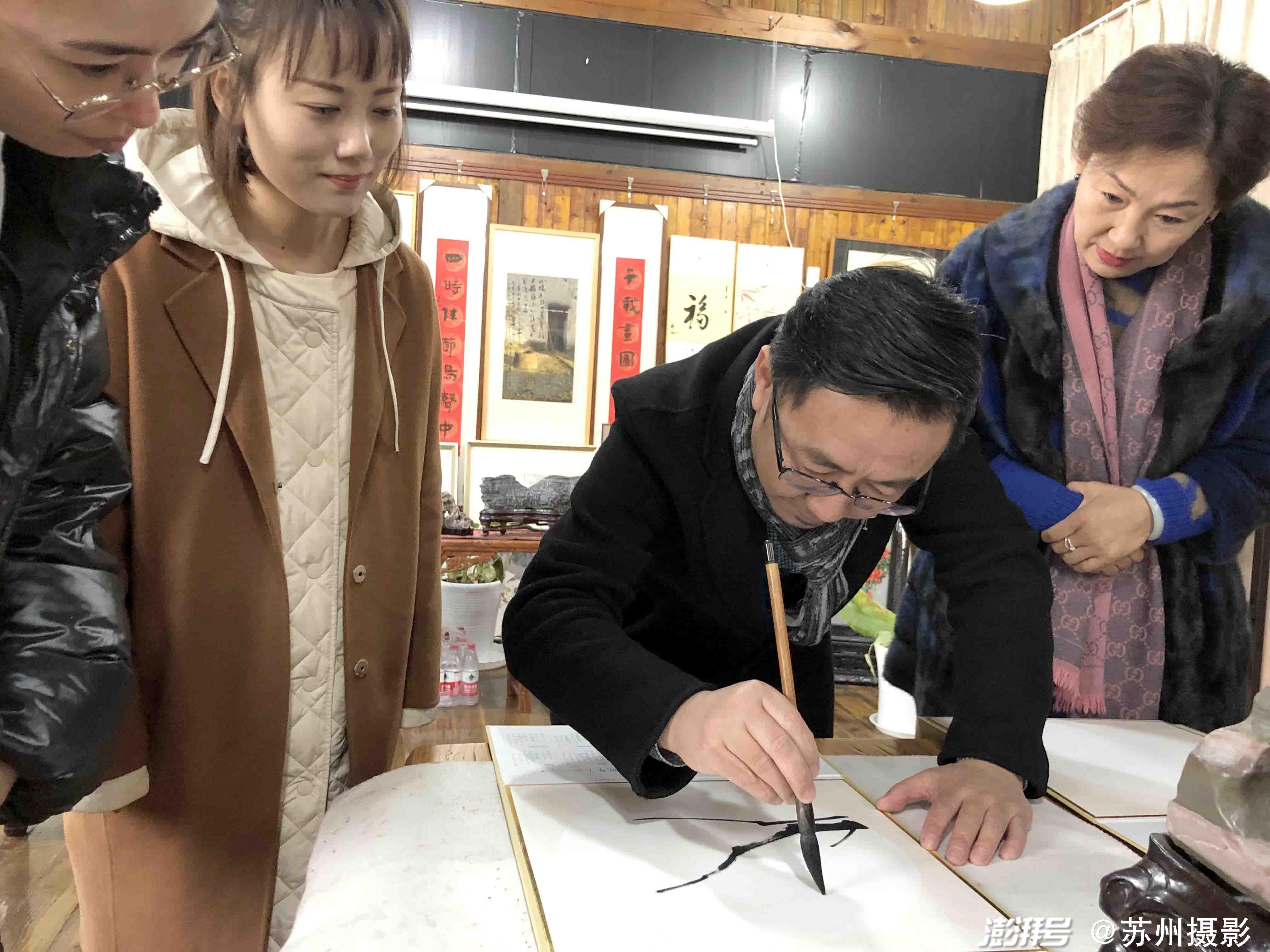 江苏苏州花鸟画家阿丁手绘教你画挂历喜迎新年