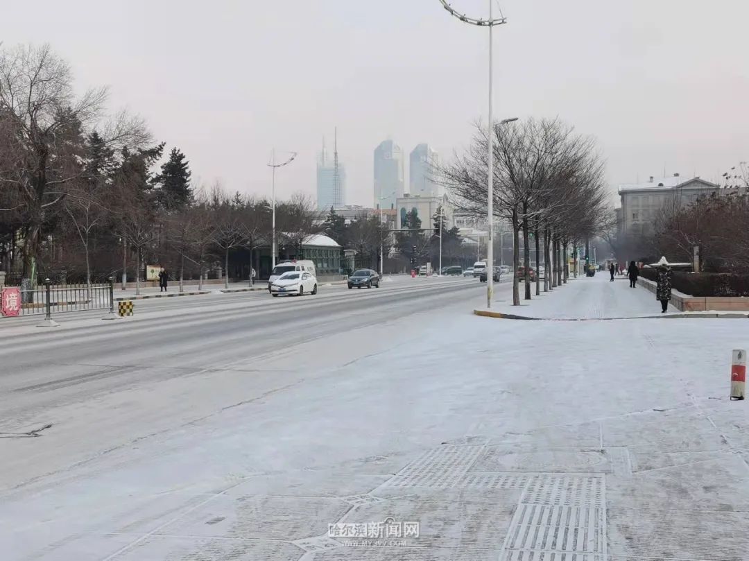 我们的马路天使原标题:《下雪完成时,清雪进行时》