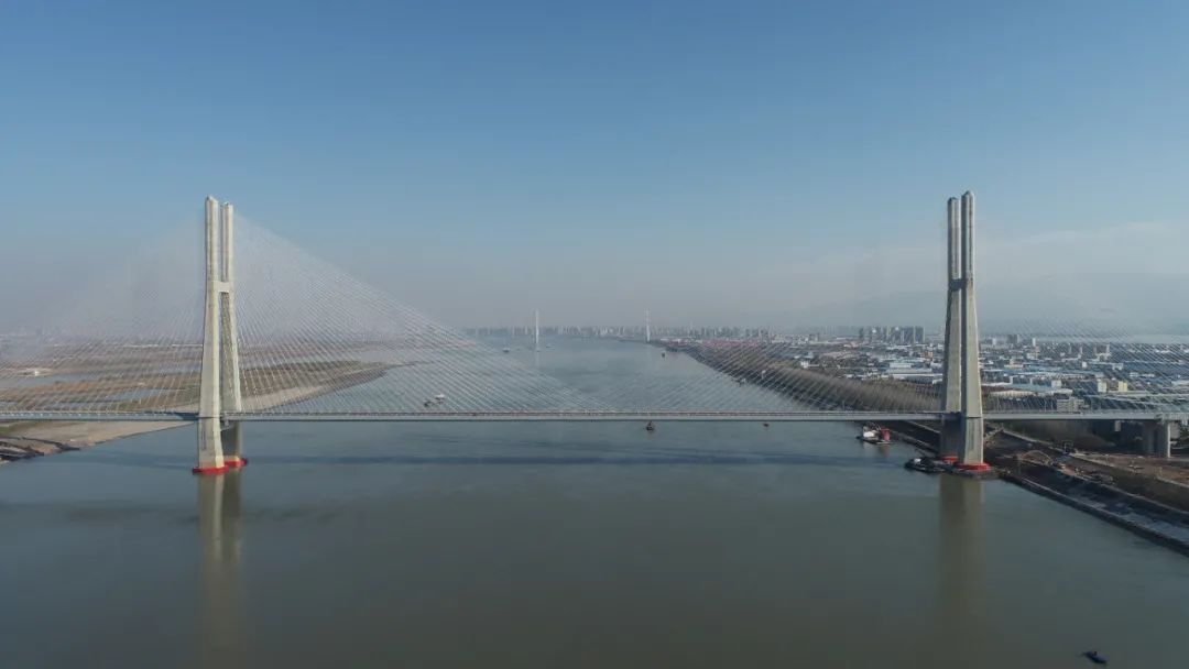 安九高铁鳊鱼洲长江大桥今日通车