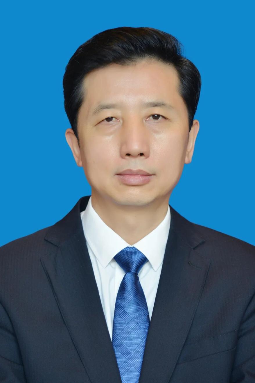 出生,宁夏党校研究生学历,工学学士,中共党员,现任银川市兴庆区委书记