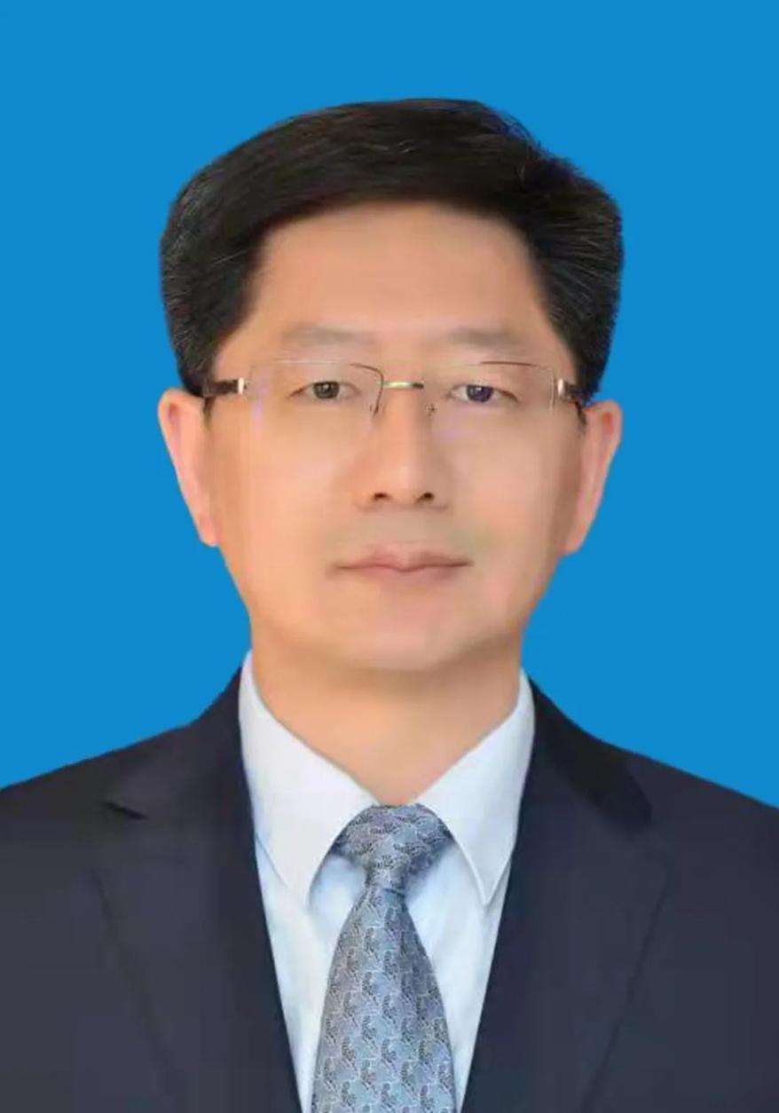 工商管理硕士,中共党员,现任银川市委副书记,市人民政府党组书记,市长