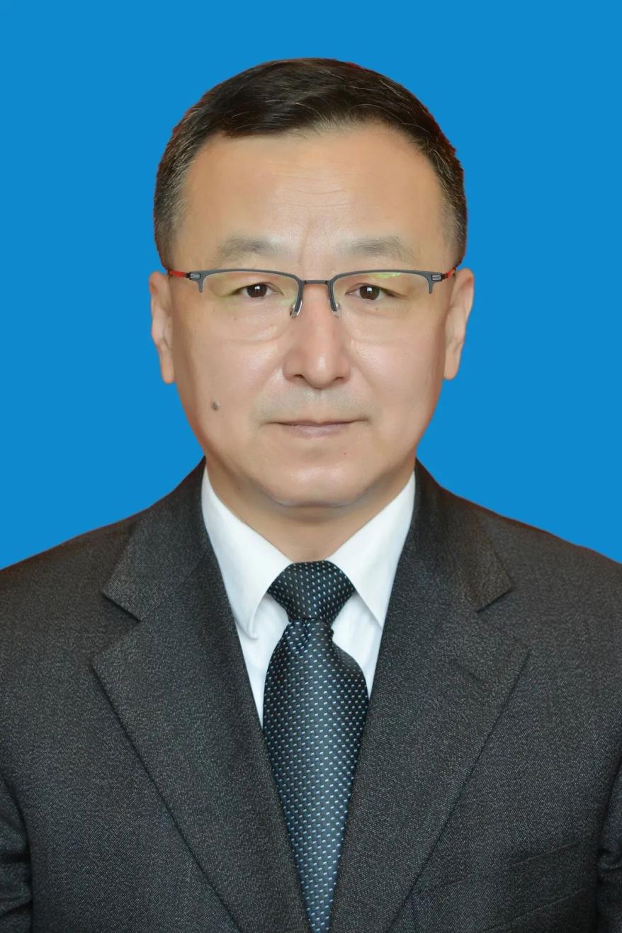 银川市中级人民法院院长简介刘智峰,男,汉族,1968年12月出生,宁夏党校