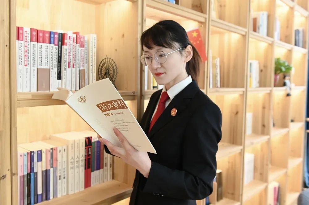 庭间札记张美琴在法与情的对视中体悟法官的苦与乐