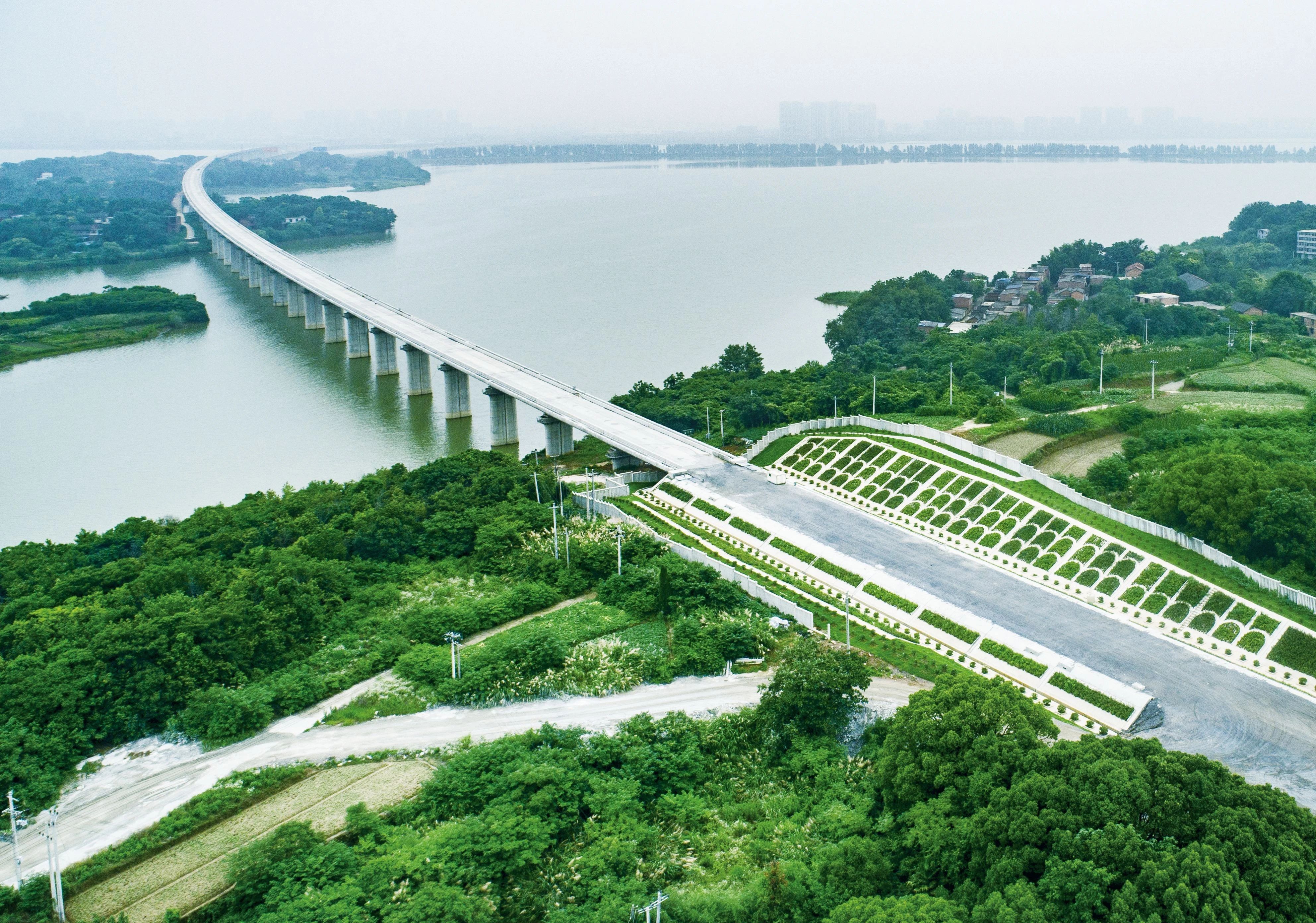 192公里,位于安徽省安庆市怀宁县,潜山市,太湖县境内.