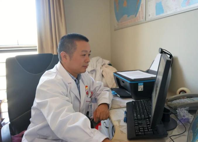 赵遵江,主任医师,医学博士,皖西名医,全国五一劳动奖章获得者,安徽省