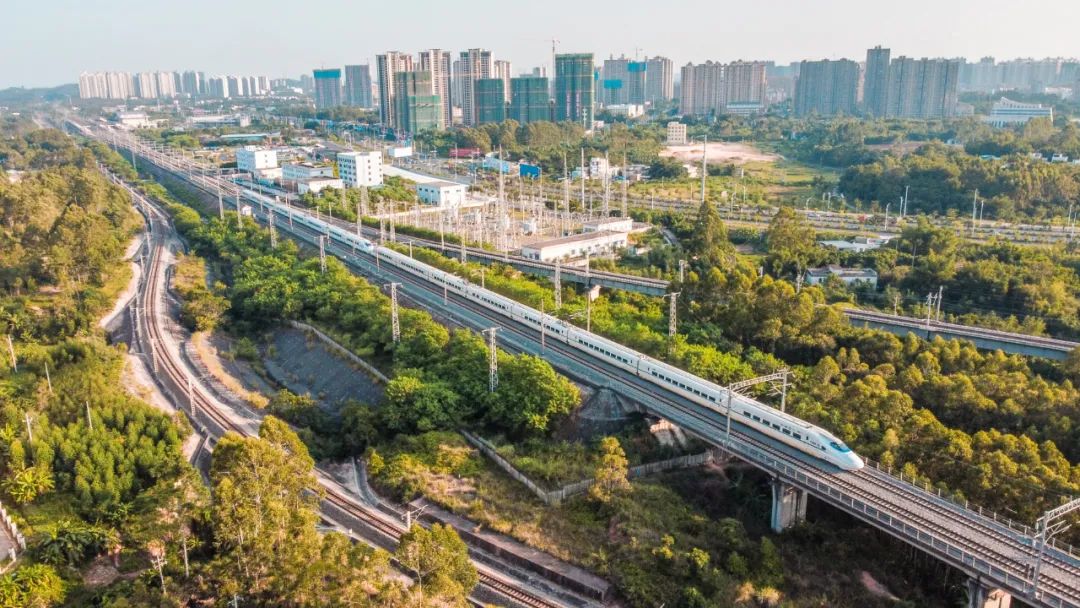 学生流,探亲流为主,集中在田靖线,黎湛线,湘桂线南凭段及有动车组开行