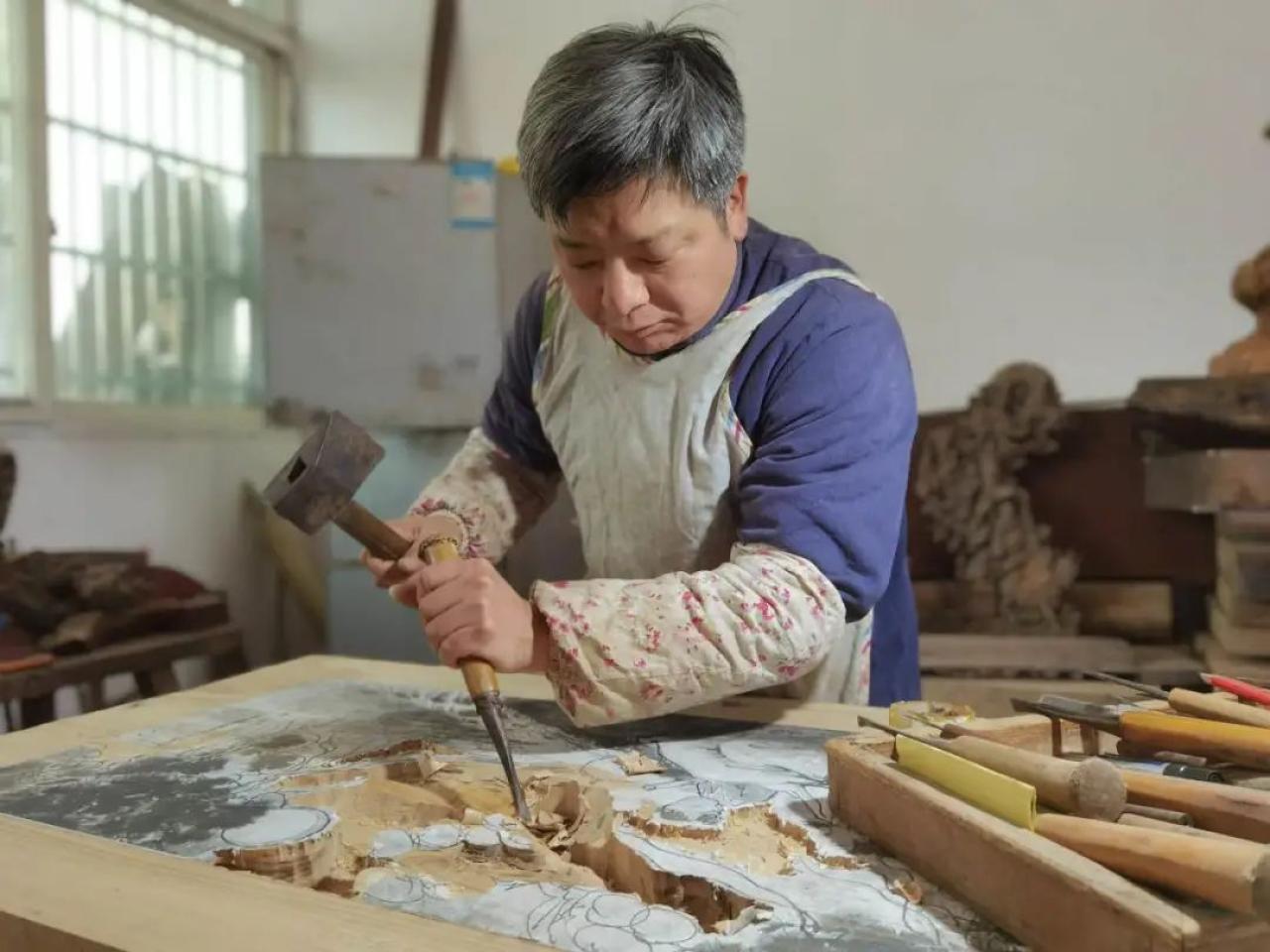 浦江木雕匠人精雕一个月只为记录下