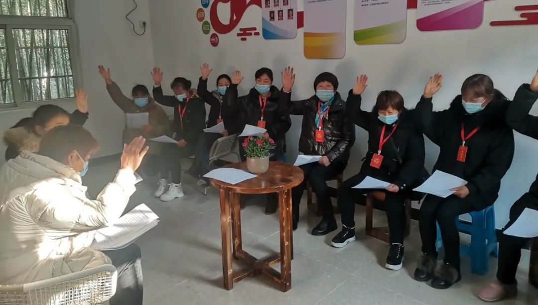 王群同志代表唐流村第一届执行委员会作《不忘初心 砥砺前行——为