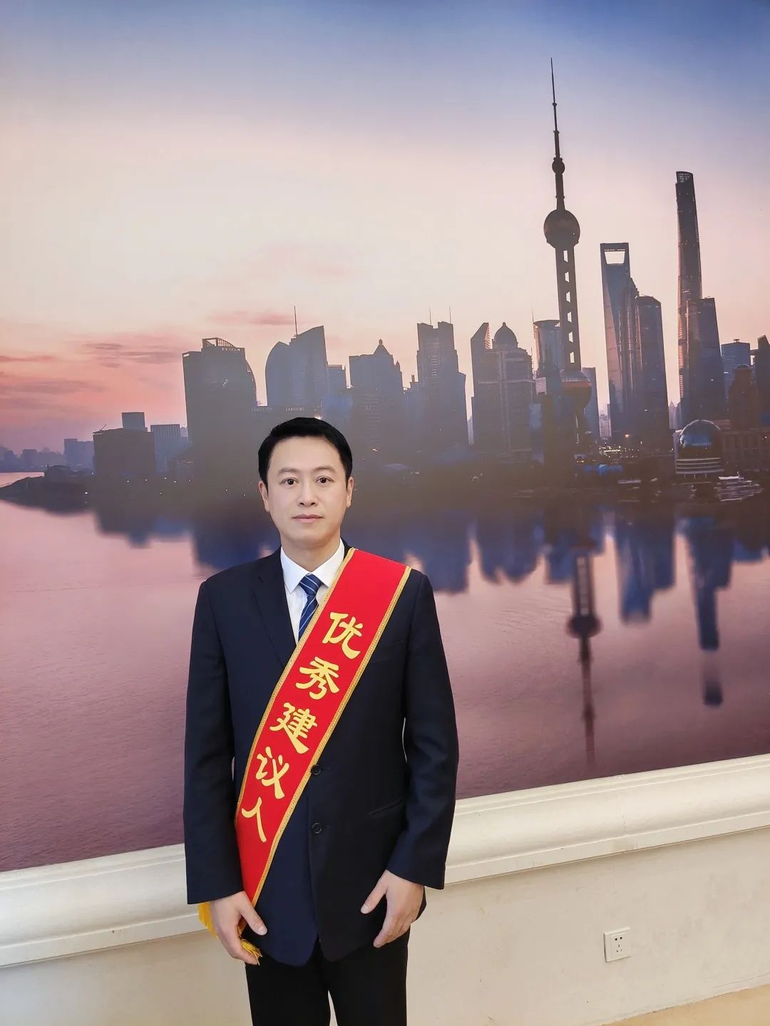 委员荣誉区政协委员许东荣获优秀人民建议获奖者代表受李强书记接见