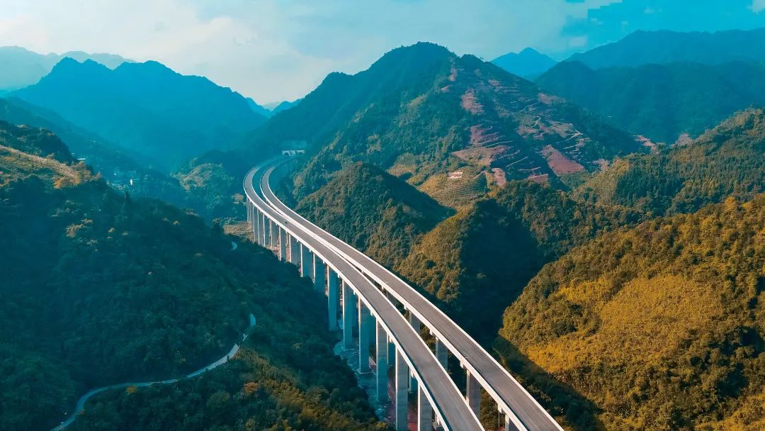 结束世界瑶都不通高速公路历史北投集团蒙象高速一期工程及二期工程