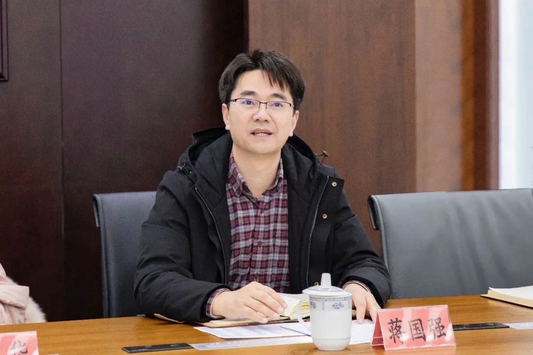 蒋国强主持会议工作汇报沈辉就柘林新镇建筑工地安全生产情况作汇报