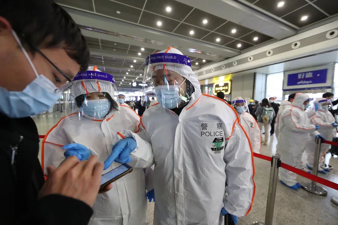 2021年最后一天他们依然坚守防疫一线