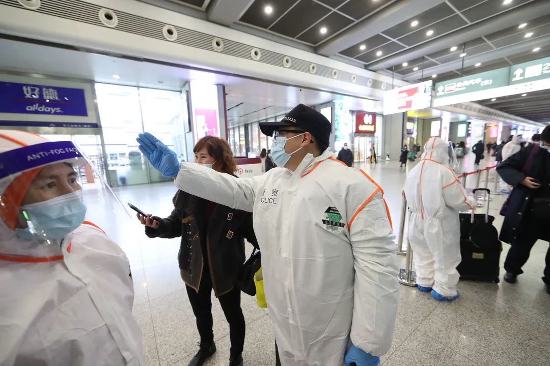 2021年最后一天他们依然坚守防疫一线