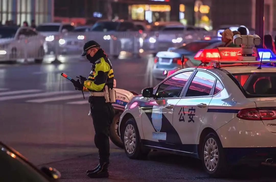 警察电脑壁纸高清图片