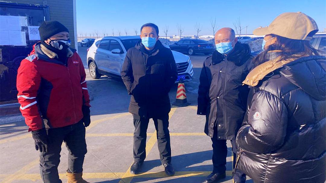 栾云栋刁申分别深入企业进行节前安全检查