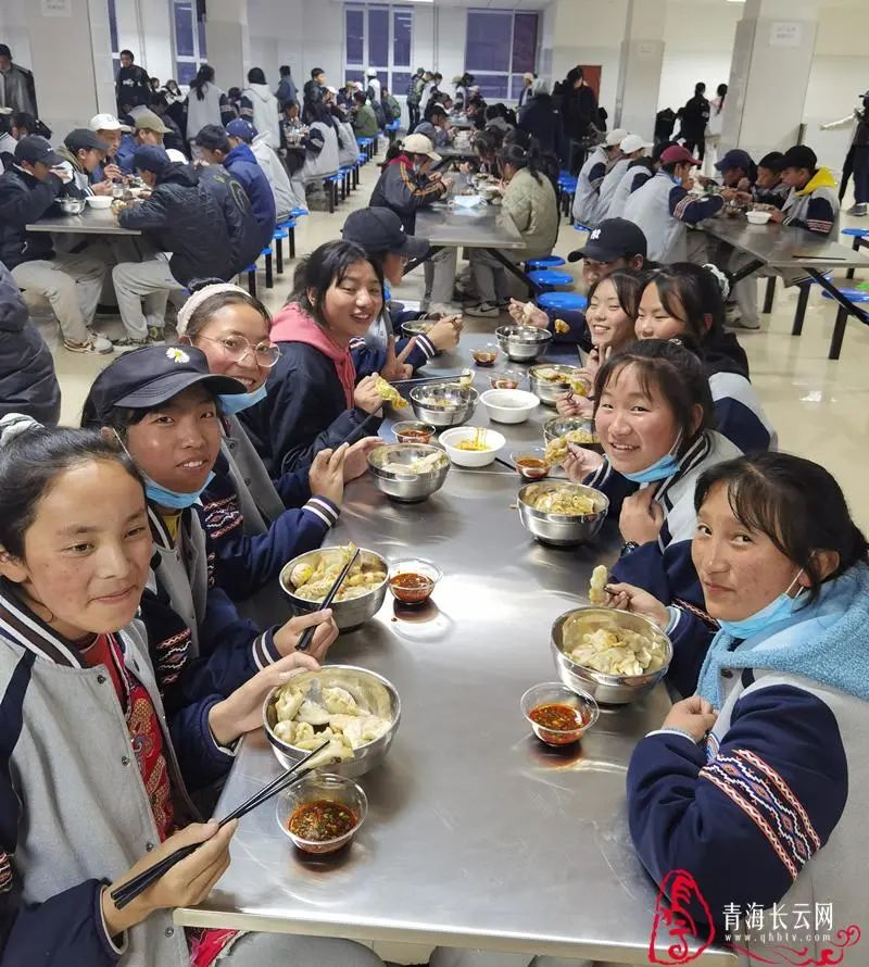 青海师范大学食堂图片图片