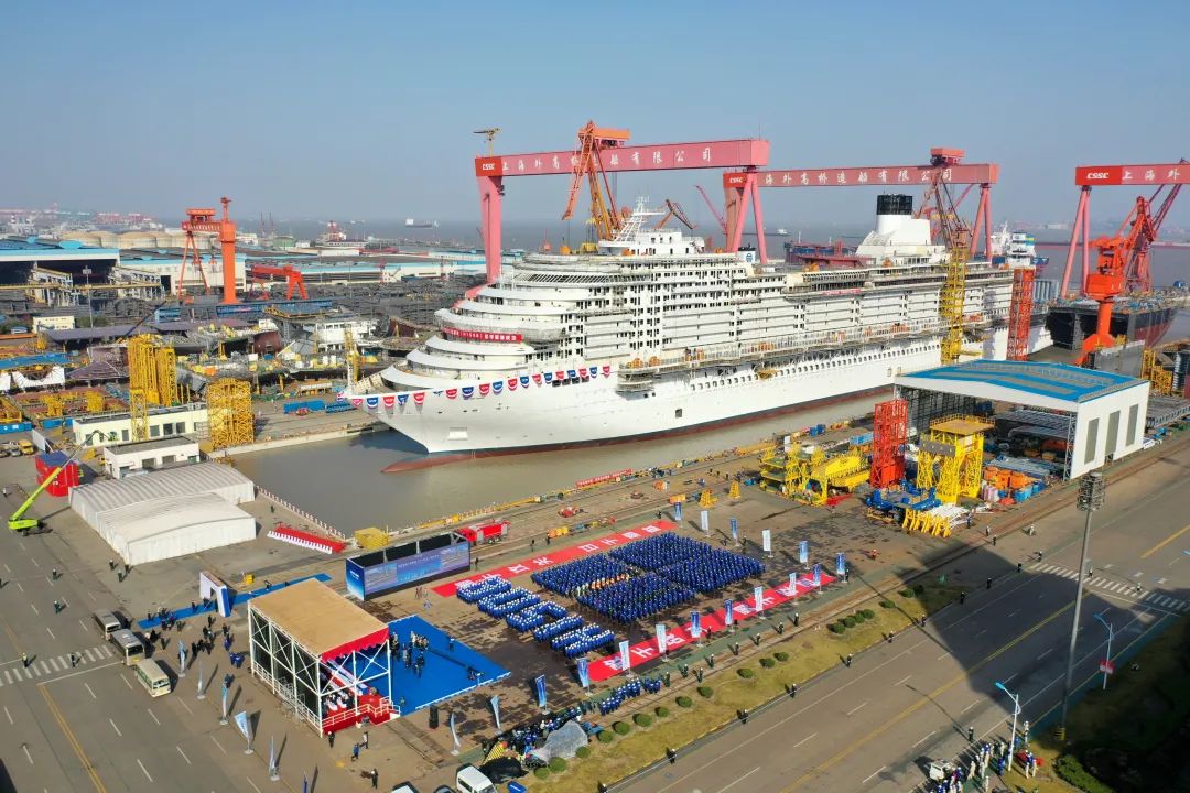 最新开年首日外高桥造船交付一艘21万吨散货船