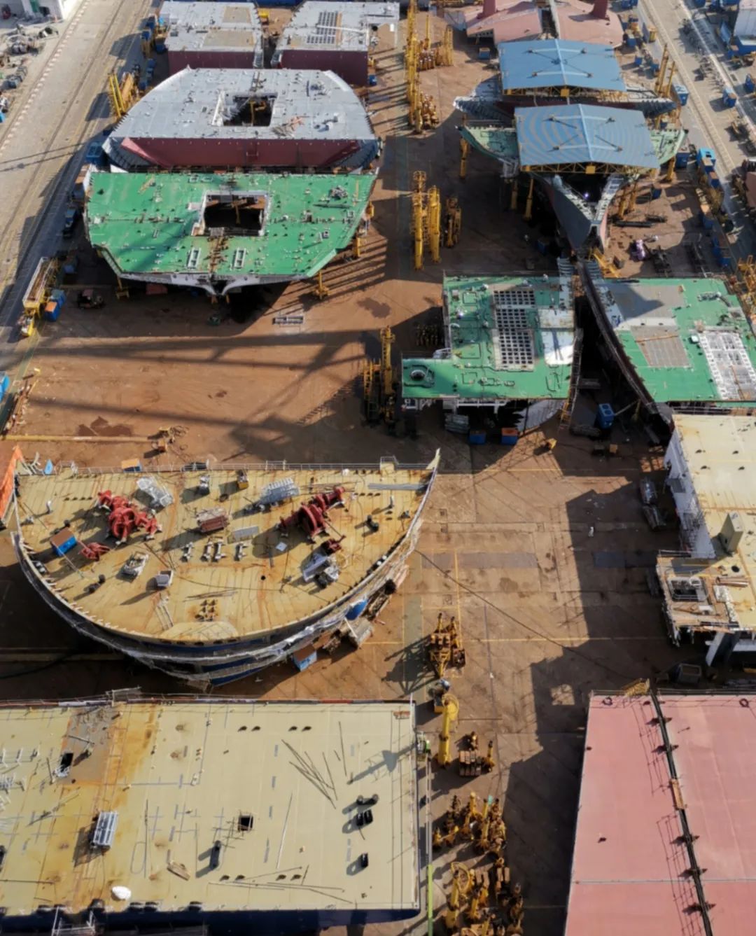 最新开年首日外高桥造船交付一艘21万吨散货船