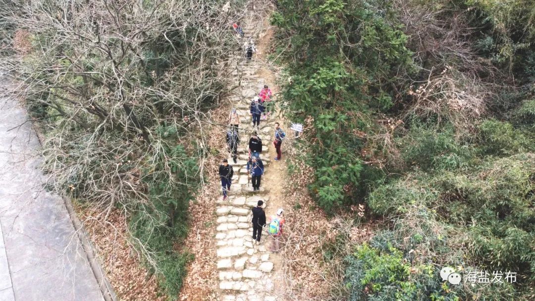 元旦佳节海盐市民登高迎新年
