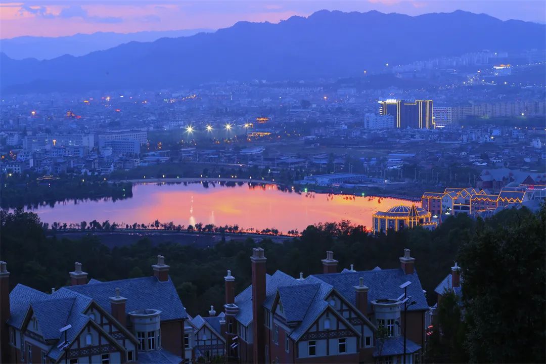 腾冲东湖城中仙境水鸟天堂