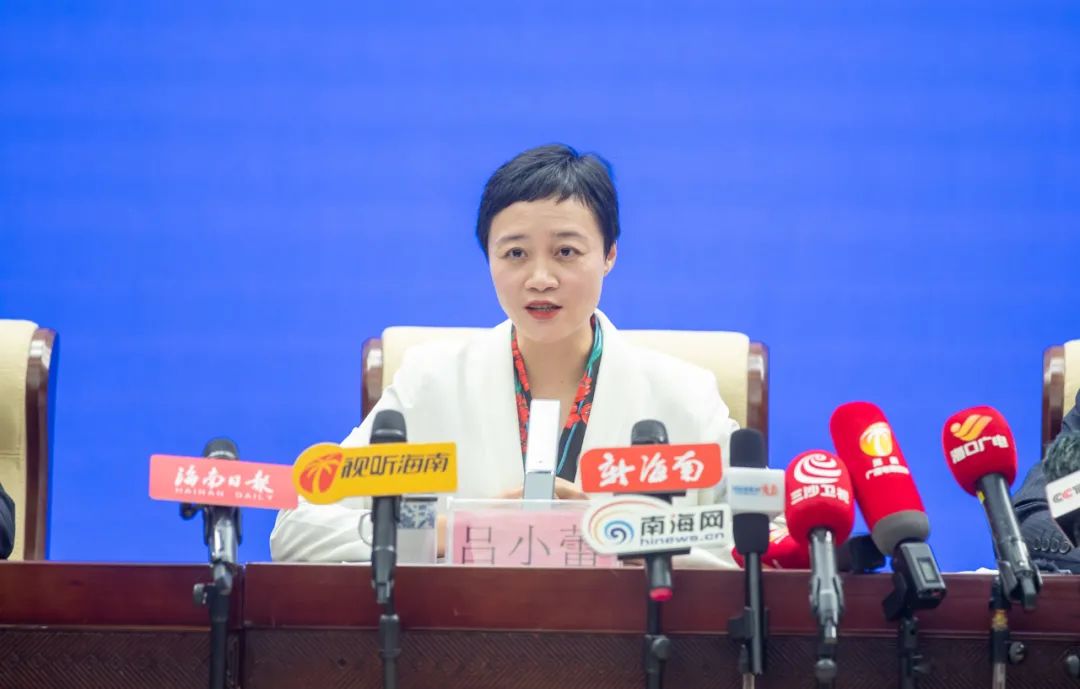 首先,让我们有请乐城先行区管理局党委委员,常务副局长吕小蕾女士通报