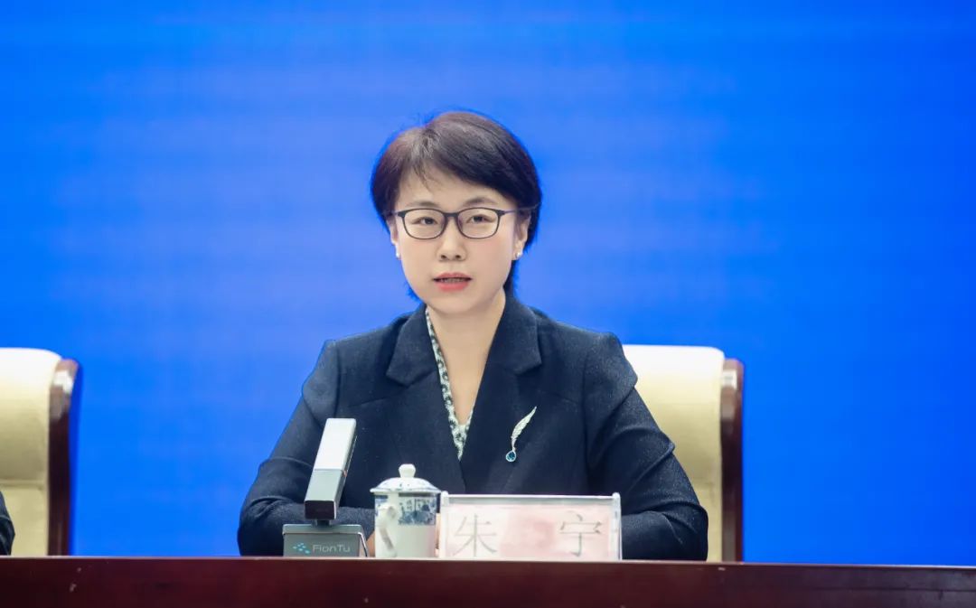 海南省药监局党组书记,局长朱宁:首先感谢记者的提问.