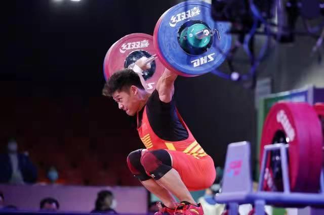 重庆代表团征战十四运斩获2金8银2铜042021年8月1日,施廷懋再次出战