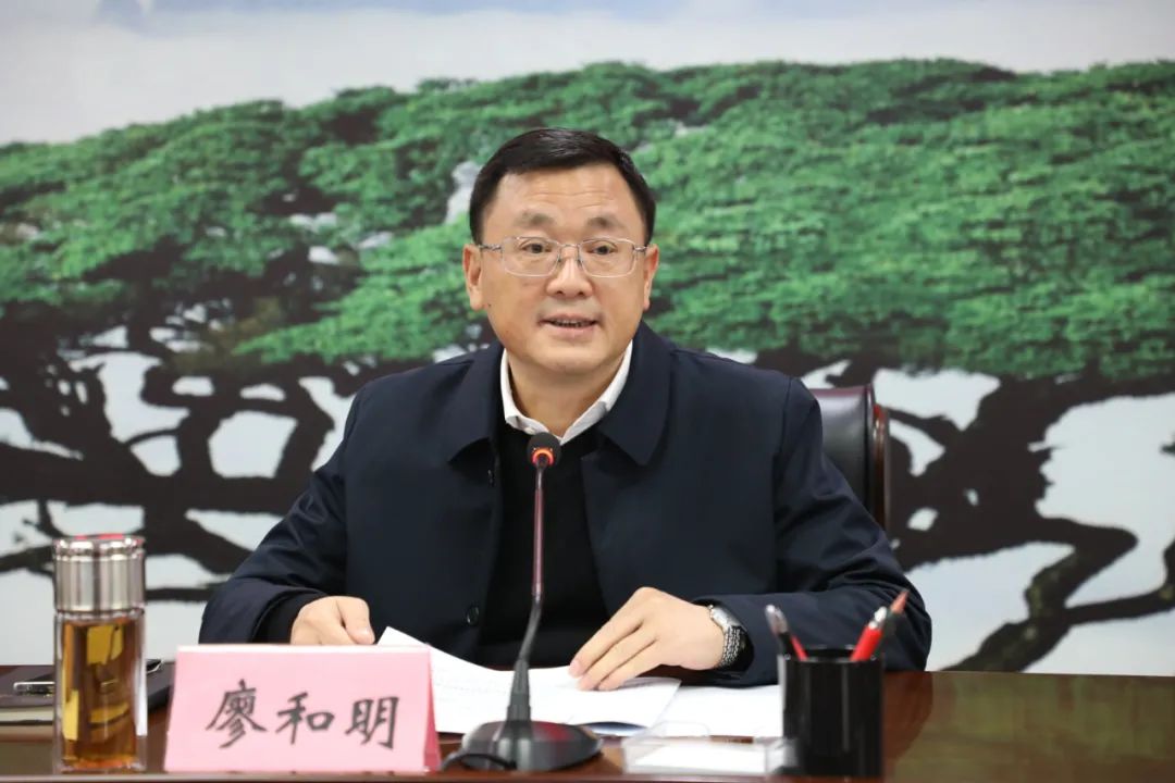 廖和明主持召开座谈会征求对政府工作报告的意见建议