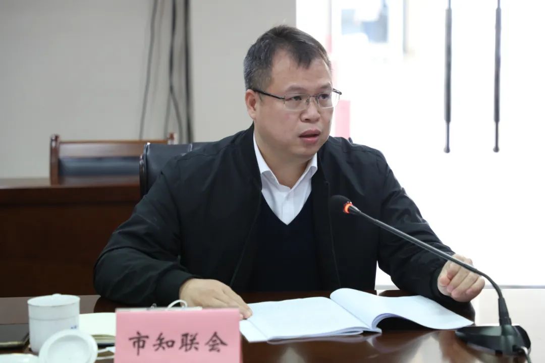 廖和明主持召开座谈会征求对政府工作报告的意见建议