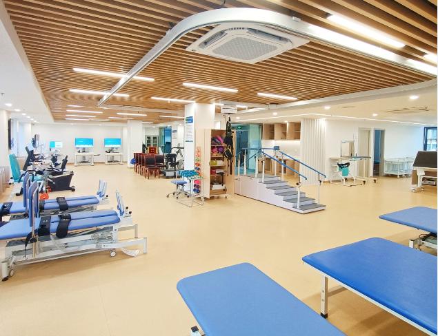 专业康复服务团队和机器人就在家门口!