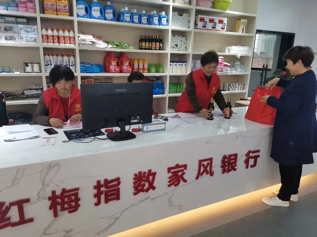 银行"数字化平台上,详细记录着以家庭为单位参与村各项工作的"家风