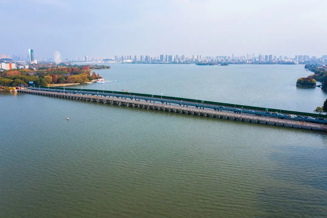 74米在老桥东侧10米处另建一座新桥1994年,荣智健捐资承载着无锡几代