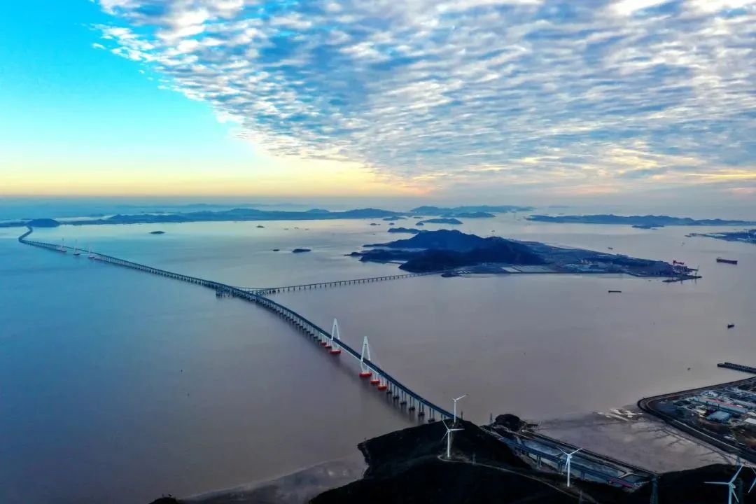 中国最长的连岛高速公路宁波舟山港主通道项目全线通车