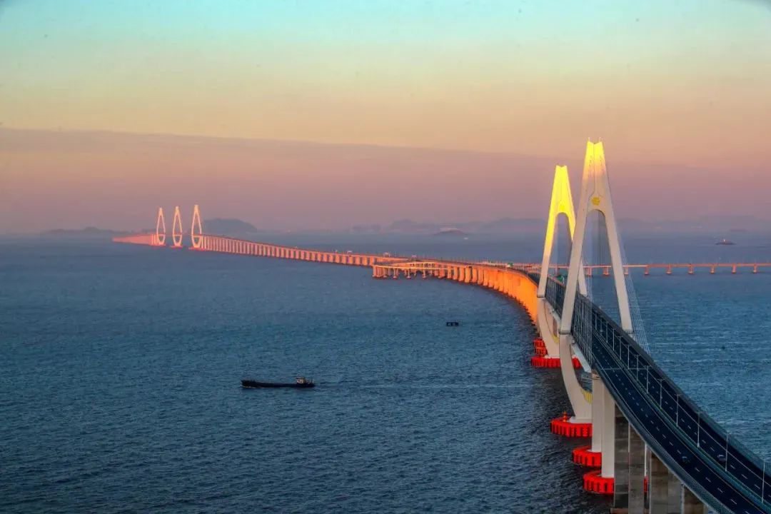 中国最长的连岛高速公路宁波舟山港主通道项目全线通车