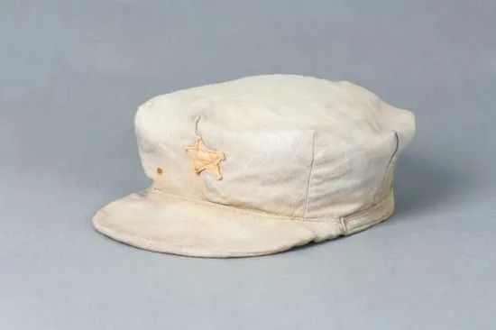 红星照耀中国一张经典照片中的红军八角帽