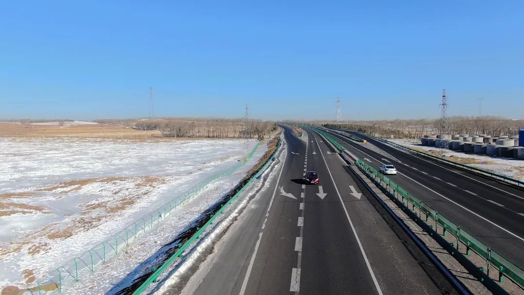 二秦高速公路冀蒙界至康保段顺利通车