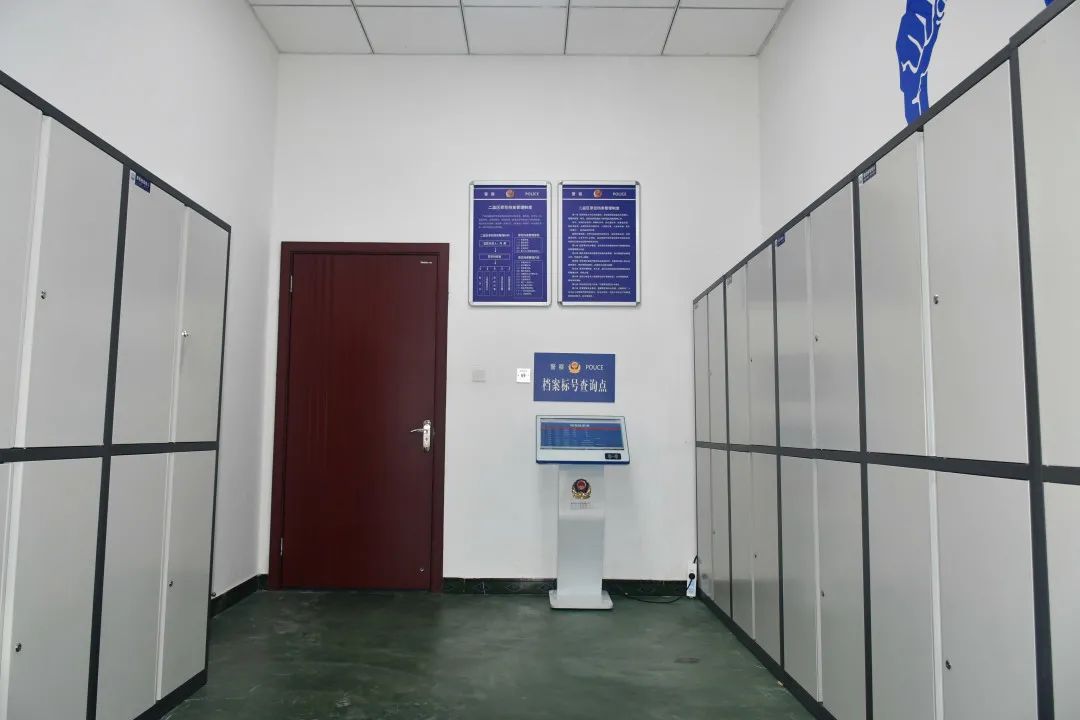 管理罪犯档案资料,并给档案室门和每个档案柜都加装了单独的防盗锁