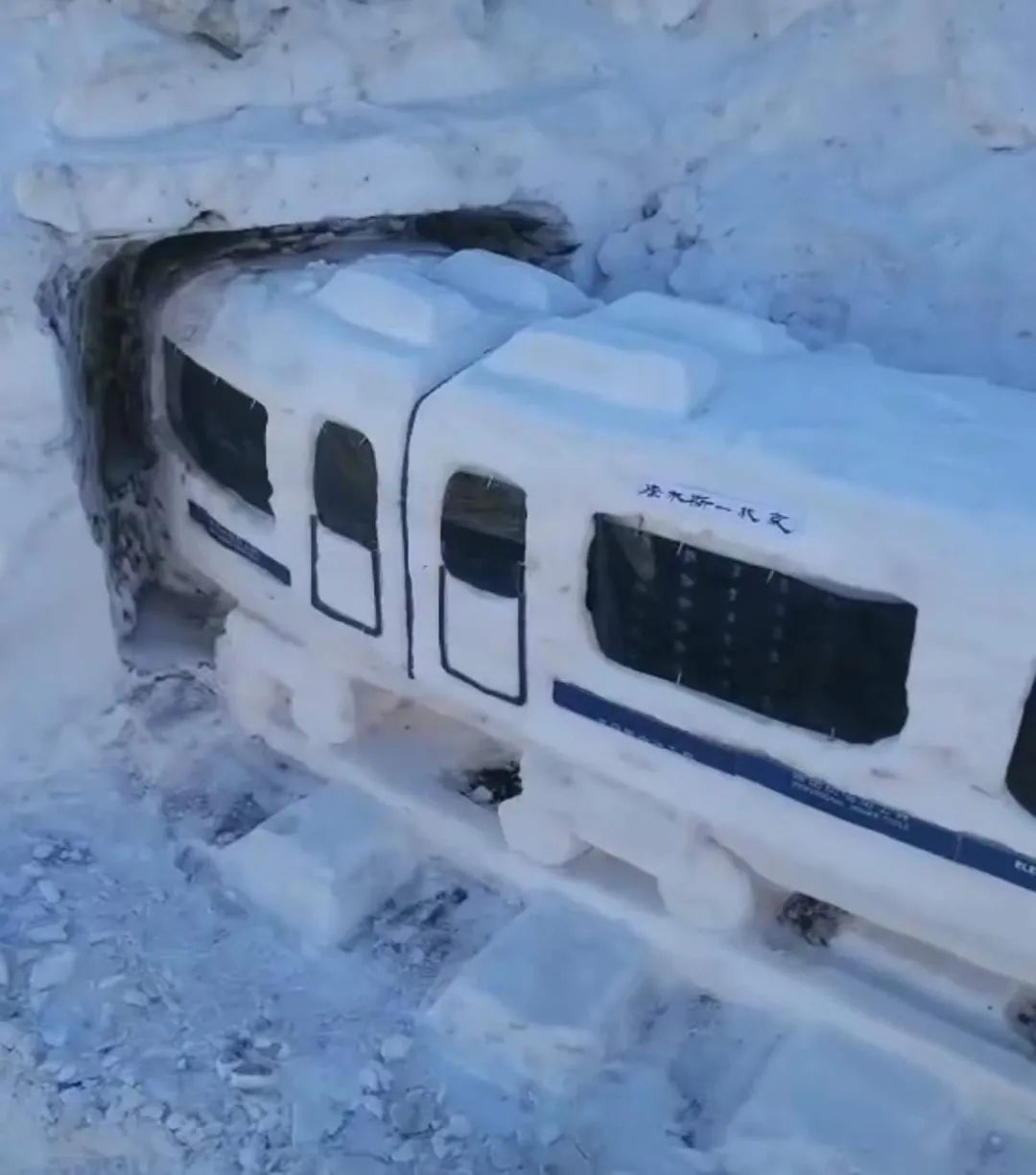 龍江雪國列車咱黑龍江大爺5天用雪堆出和諧號即日起這裡免費開園